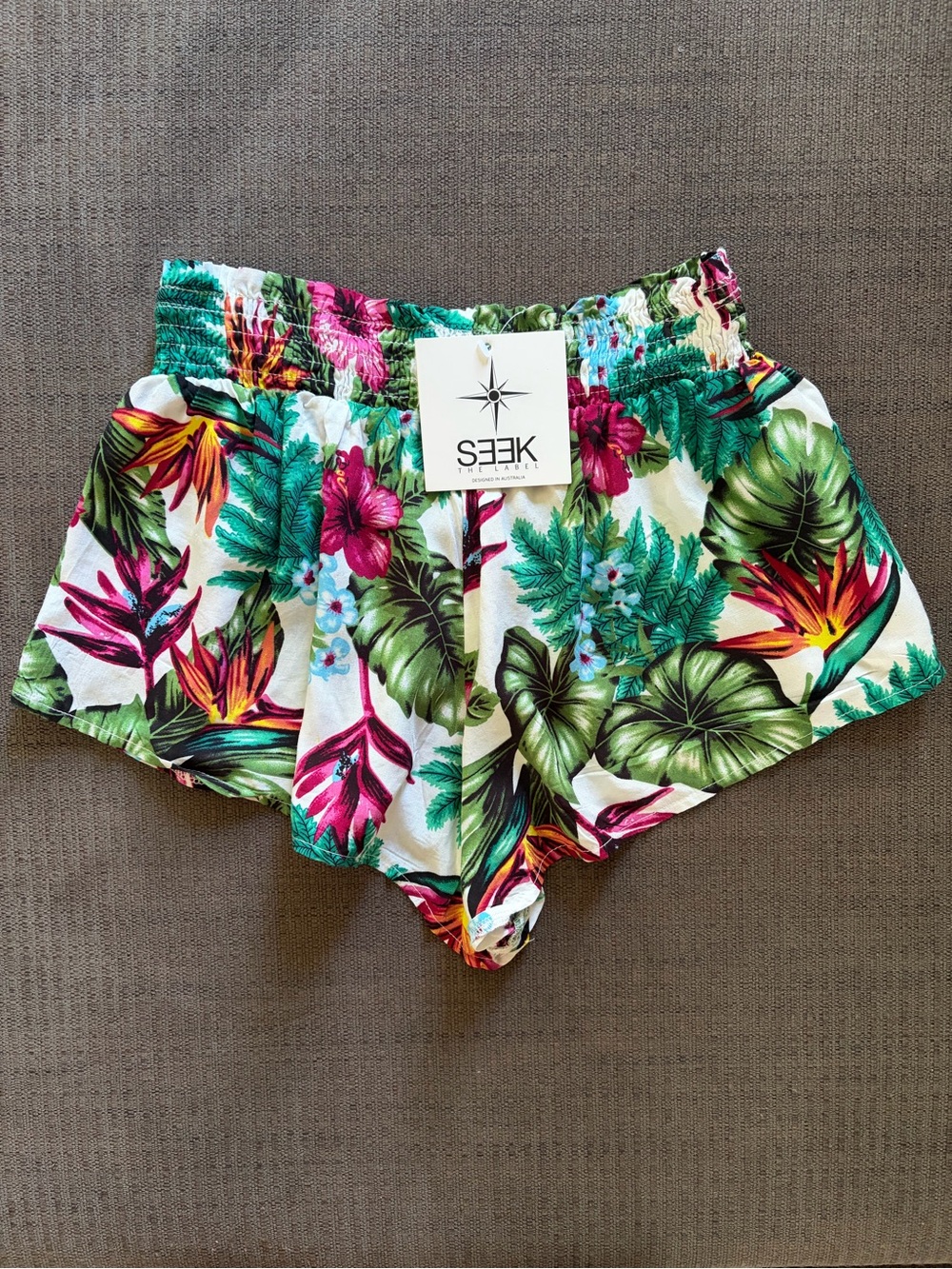 Tropical Floral Elastic-Waist Women’s Shorts - Green & Pink